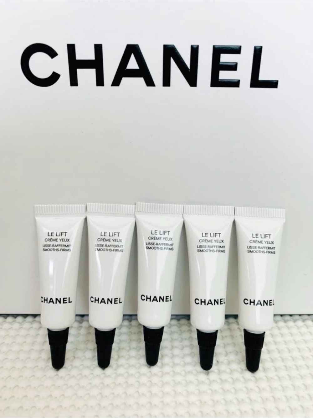 Chanel LE LIFT CRÈME YEUX Smooths Firms Eye Cream 5pcs Mini (Value $114) - Picture 3 of 5